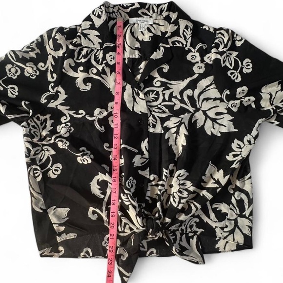 Elegant Black and White Floral Button Down Shirt - Picture 7 of 8